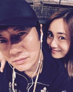 ​35岁刘芸，老公郑钧大15岁，曾登《时代周刊》，儿子被传智障