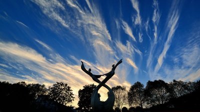 ​妈宝男都是不爱妻子的吧，是不爱妻子的妈宝男