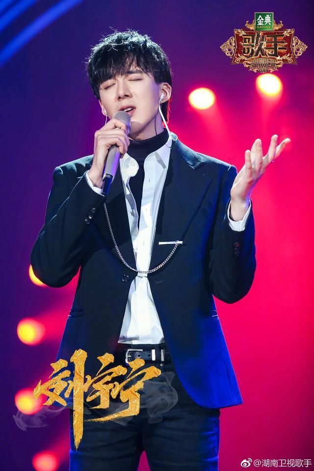 《歌手》排名太奇怪,油腻的杨坤又拿第一,张芯让人惊艳却被淘汰