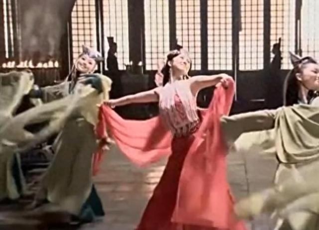 杨幂到底有没有整容，这些早年的剧照一不小心说了大实话！