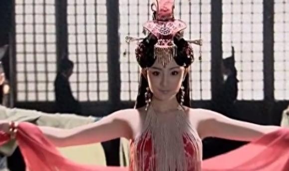 杨幂到底有没有整容，这些早年的剧照一不小心说了大实话！