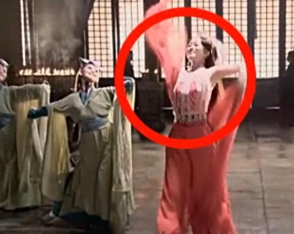 杨幂到底有没有整容，这些早年的剧照一不小心说了大实话！