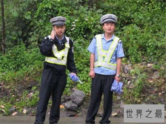 史上最牛交警，执勤环境有多危险你绝对想象不到！
