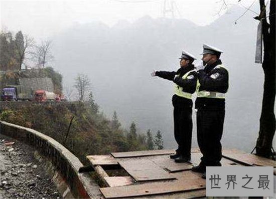 史上最牛交警，执勤环境有多危险你绝对想象不到！