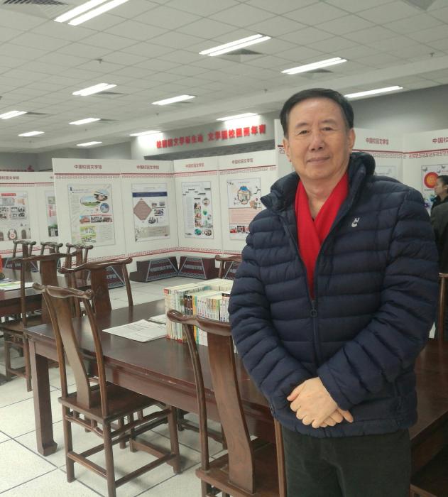 因一部电影知名 他为何不喜欢被叫“霹雳贝贝之父”?