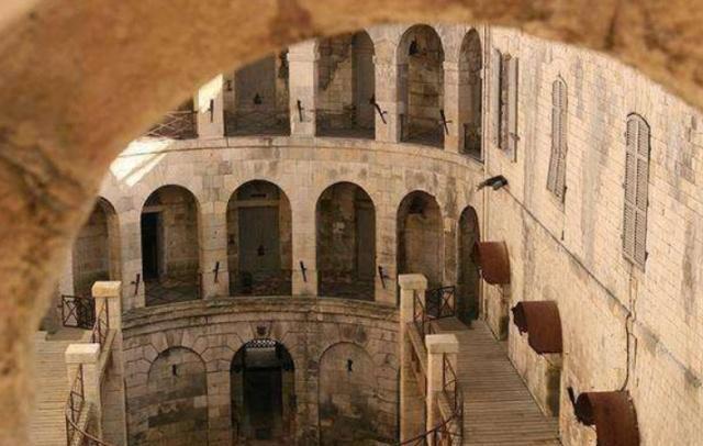 全球管理最松懈的监狱，犯人不带手脚铐，可随意走动，却无人敢逃