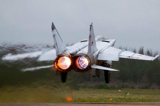 全球战机最快时速，美国4100公里，俄罗斯3890公里，我国是多少？