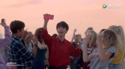 ​「TFBOYS」「新闻」180303 王俊凯手机广告发布 代言新机R15