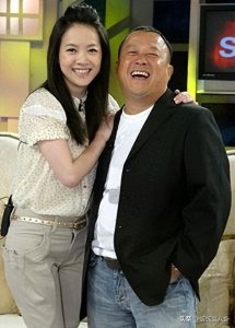 ​曾志伟四个孩子：一个成名导演，一个败家，一个远嫁一个50岁未婚