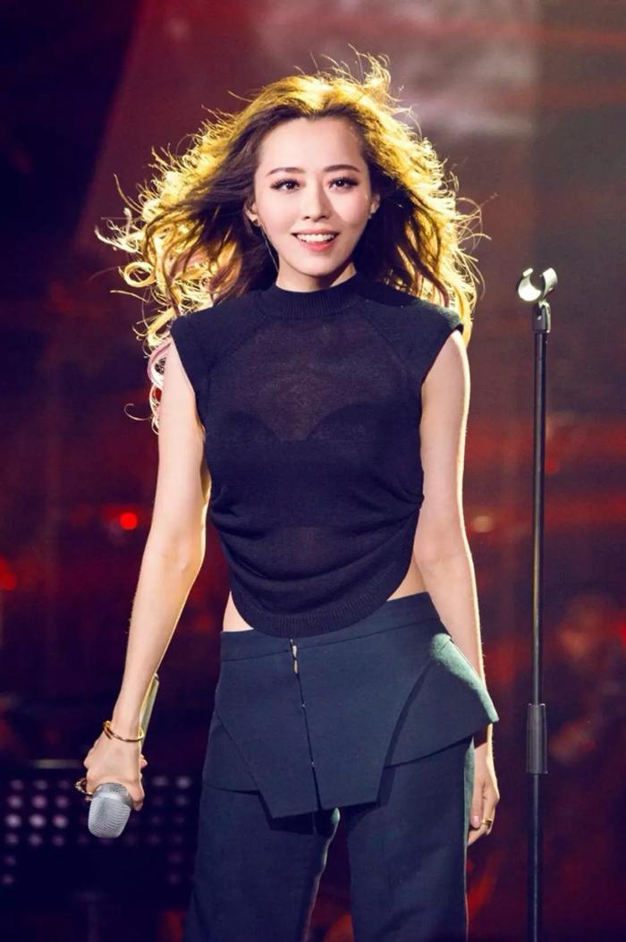 张靓颖与冯柯分家:人生所有捷径走到最后都得自己扛