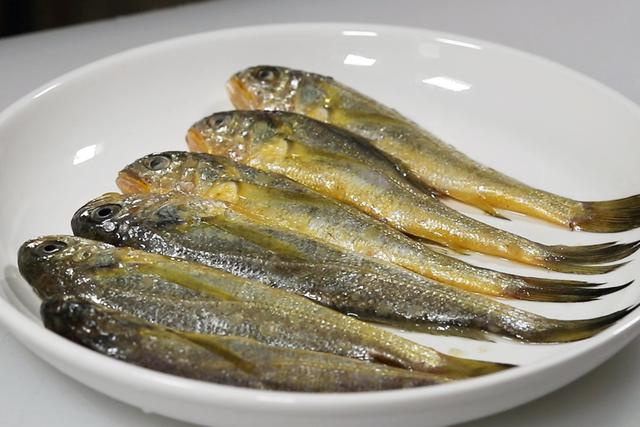 小黄鱼炖豆腐做法（学会这样做小黄鱼烧豆腐）(3)