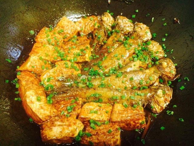 小黄鱼炖豆腐做法（学会这样做小黄鱼烧豆腐）(4)