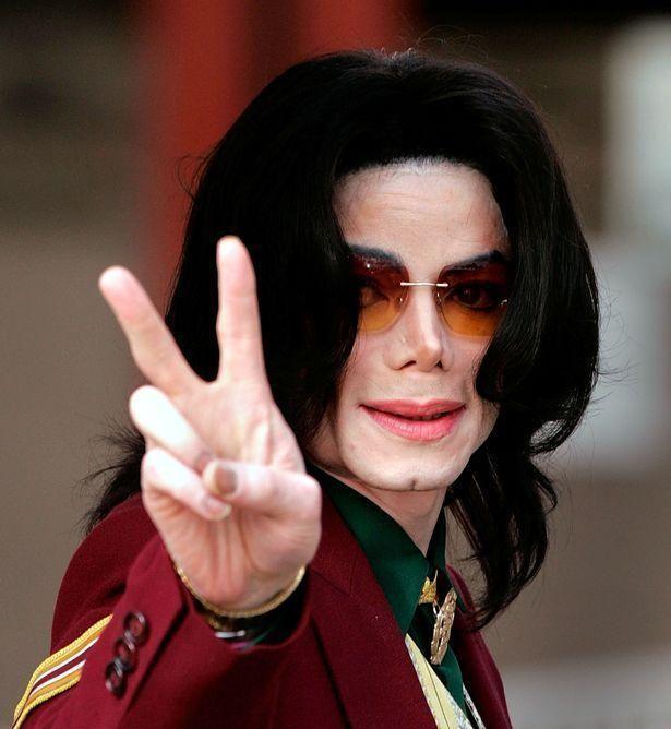 迈克尔·杰克逊鼻子的真实状态:“软骨暴露、没有鼻孔”