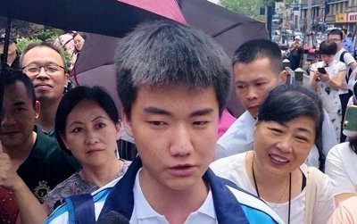 ​提前15分钟交卷，公然嘲讽高考题目太垃圾的林欢，最终考了多少分