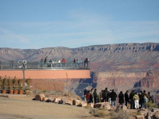世界上最高的空中玻璃栈道——美国大峡谷空中走廊