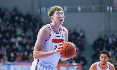 ​是这个道理！球迷：周琦一直留在新疆队，现在绝对是多赢的局面