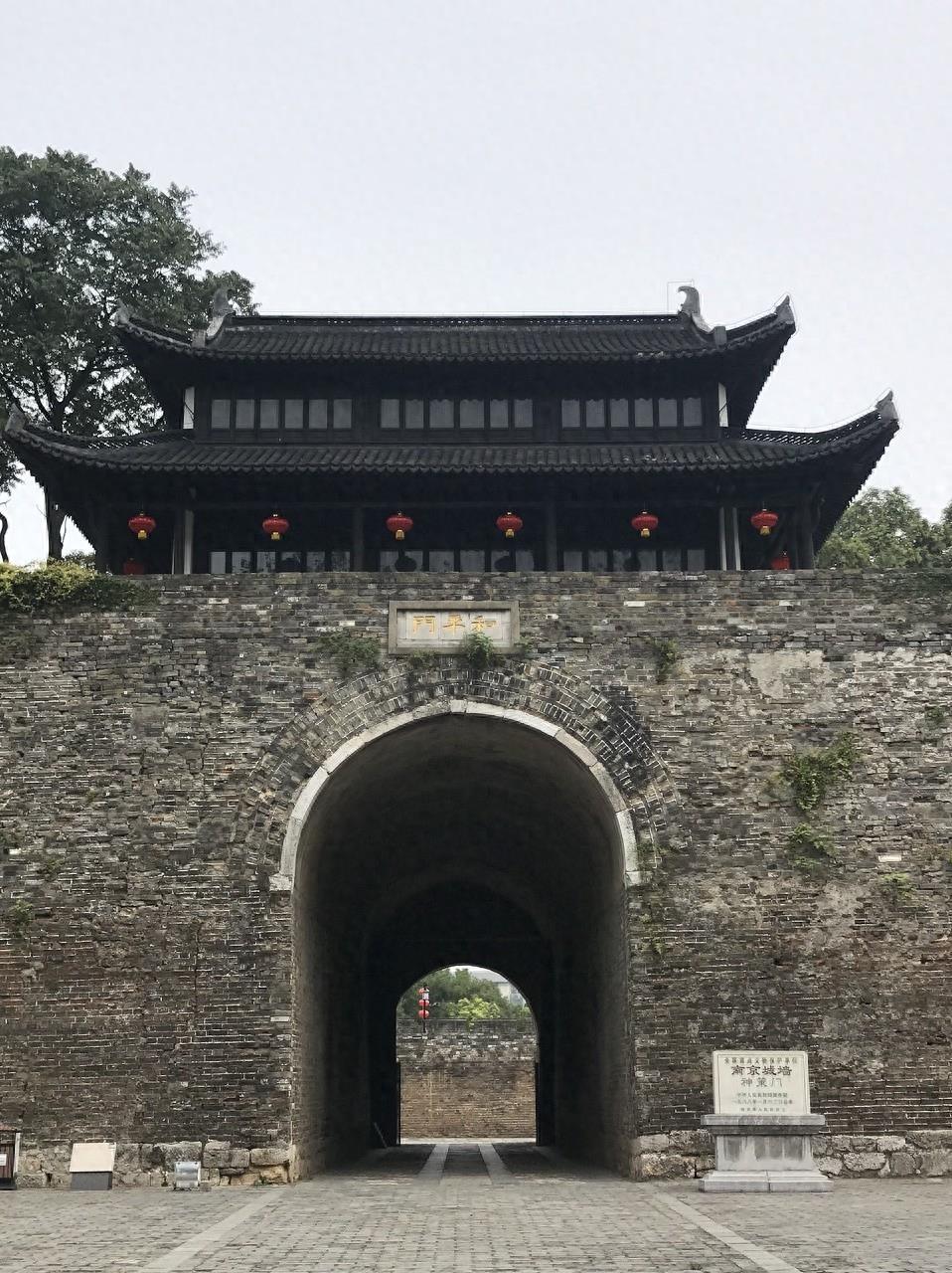 玄武门,为南京明城墙增辟城门之一