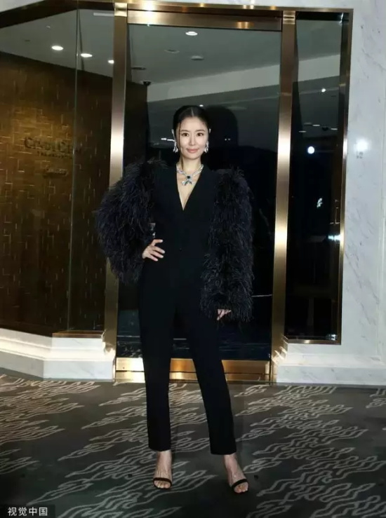 林心如林熙蕾赵心绮出席某活动，三人同框合影气质超凡