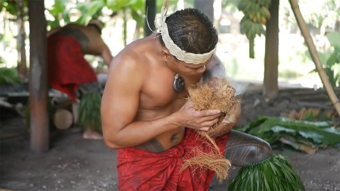 最“原始”民族,当地人不爱穿衣服,夫妻生活都不回避