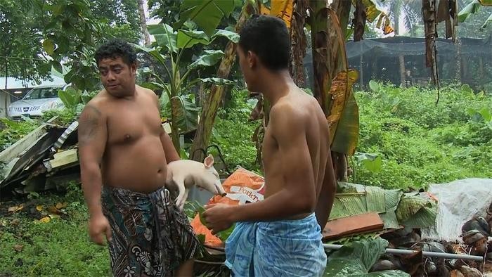 最“原始”民族,当地人不爱穿衣服,夫妻生活都不回避