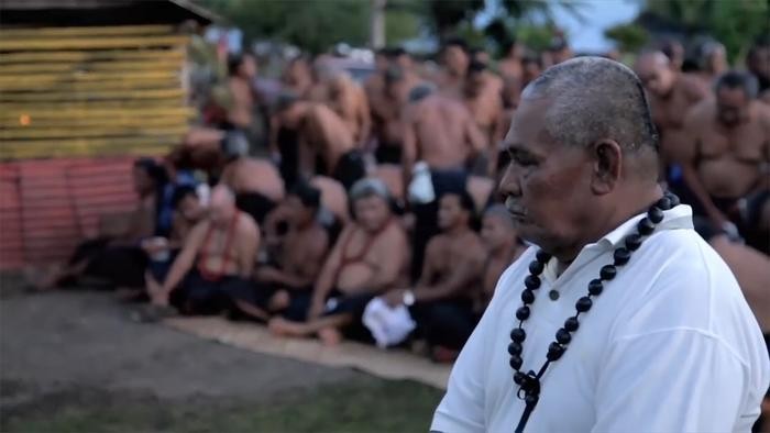 最“原始”民族,当地人不爱穿衣服,夫妻生活都不回避