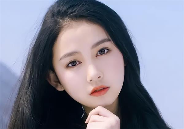 如何读懂女生的潜台词？让她主动找你聊天