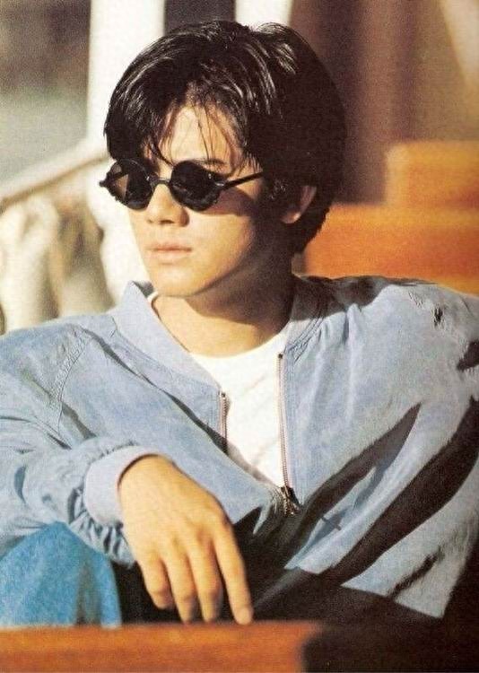 不输当红小鲜肉，郭富城年轻帅照珍藏版，与周星驰还合过影