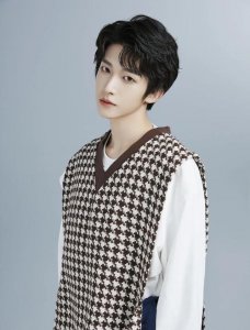 ​蜜蜂少女队c位出道的是谁(青创C位出道选手谁混得最好)