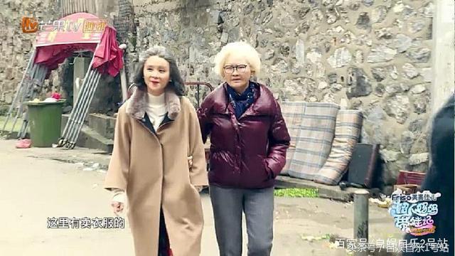 邓莎母女逛农贸,进饭店,价位却暴露了邓莎妈妈的真实消费水平!