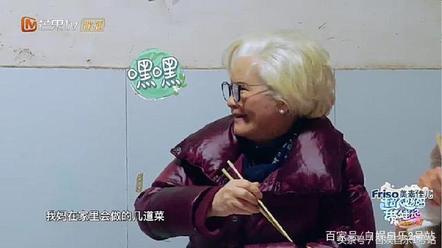 邓莎母女逛农贸,进饭店,价位却暴露了邓莎妈妈的真实消费水平!