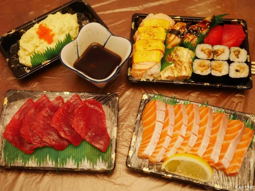 刺身为什么要放柠檬 刺身的柠檬怎么用 刺身为什么要放柠檬 刺身的柠檬怎么用