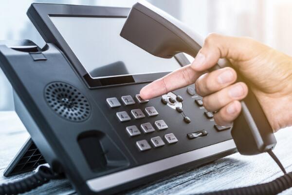 生活交警电话是112还是122：122（发生交通事故时可以拨打）  4