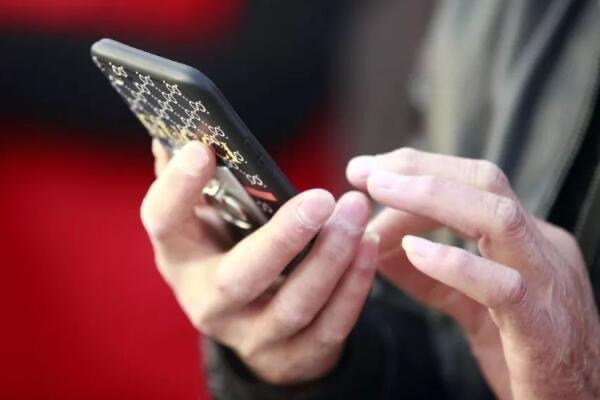 生活交警电话是112还是122：122（发生交通事故时可以拨打）  1