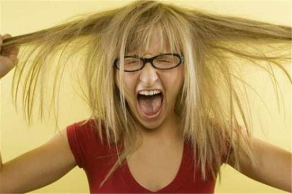 头发干燥怎么护理 头发干燥可以用吹风机吗 头发干燥怎么护理 头发干燥可以用吹风机吗