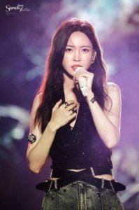 ​于文文，加拿大籍歌手演员，近期恋情引发关注