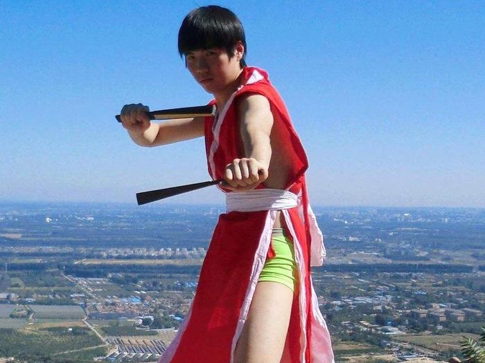 美女cos不知火舞, 冯提莫最萌, 张琪格最胸, 最后这张画风有点不一样