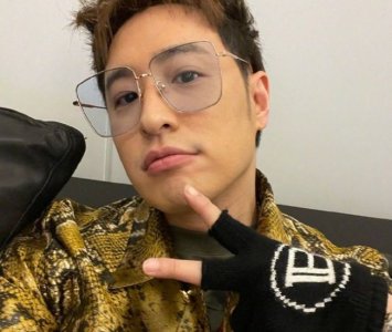 ​41岁潘玮柏疑似当爸爸 车内安置儿童座椅