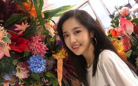 和暗恋你的男生怎么聊天，和暗恋的男生聊什么比较好