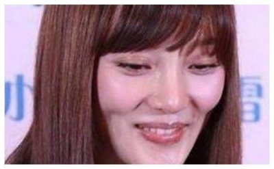 ​女明星尴尬瞬间，李小璐辣眼睛，范冰冰生无可恋，最后一位给跪了