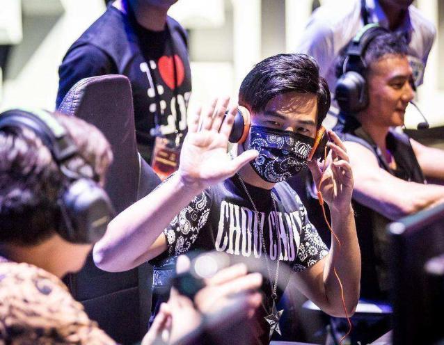 他们不仅是专业演员与歌手，也是隐藏的