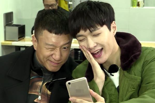 孙红雷和张艺兴演的电视剧 两人的关系怎么样