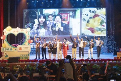 ​川影校长深情演唱《萱草花》送别毕业生