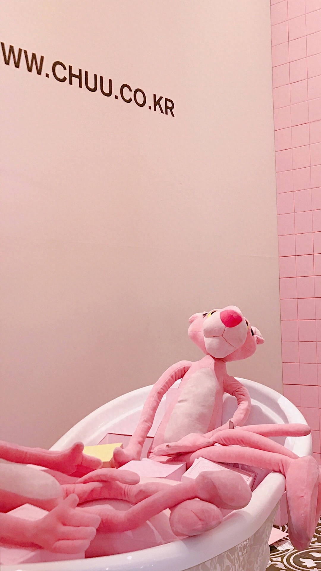 手机壁纸：今年颇为流行的超萌粉红豹