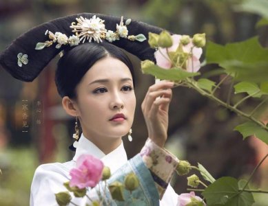 ​杨幂等人旗头装，刘亦菲最美竟是PS，你为谁抱不平