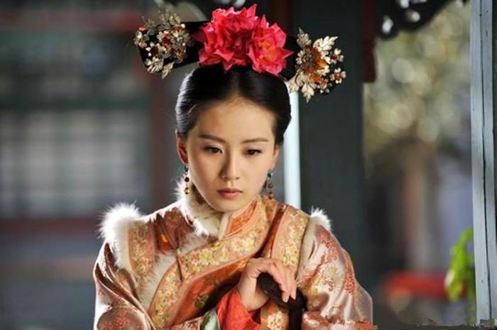 杨幂等人旗头装，刘亦菲最美竟是PS，你为谁抱不平