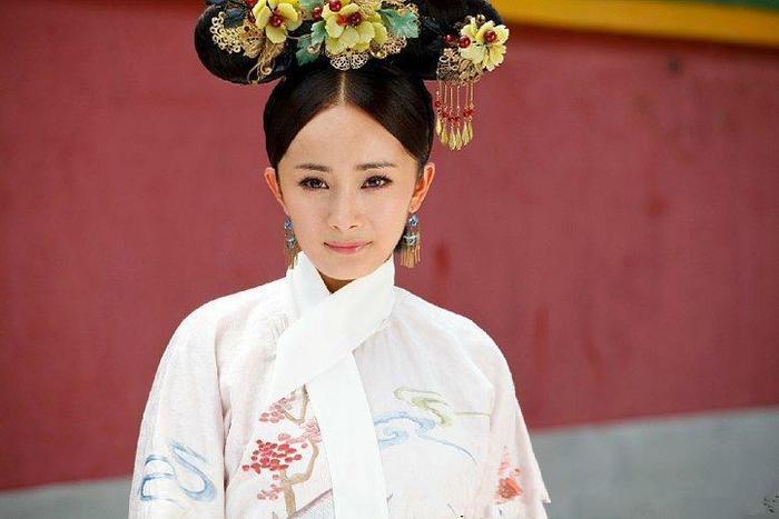 杨幂等人旗头装，刘亦菲最美竟是PS，你为谁抱不平