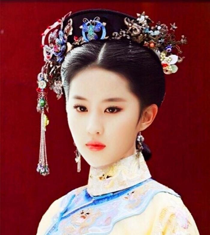 杨幂等人旗头装，刘亦菲最美竟是PS，你为谁抱不平