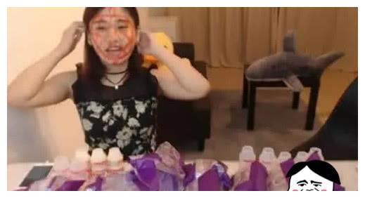 密子君“最悲惨经历”，直播一场才吃不到一半，网友：不如放弃吧