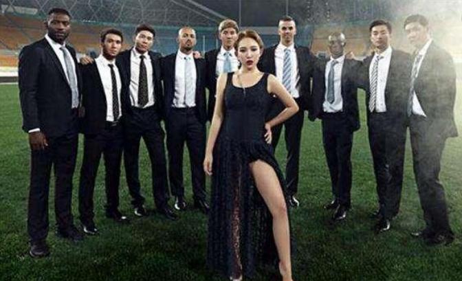 她是中国最美女老板，28岁身价过亿，手下全是帅哥却至今单身