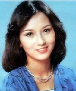 ​赵雅芝的三个儿子, 两个与前夫所生, 小儿子被赞最帅星二代